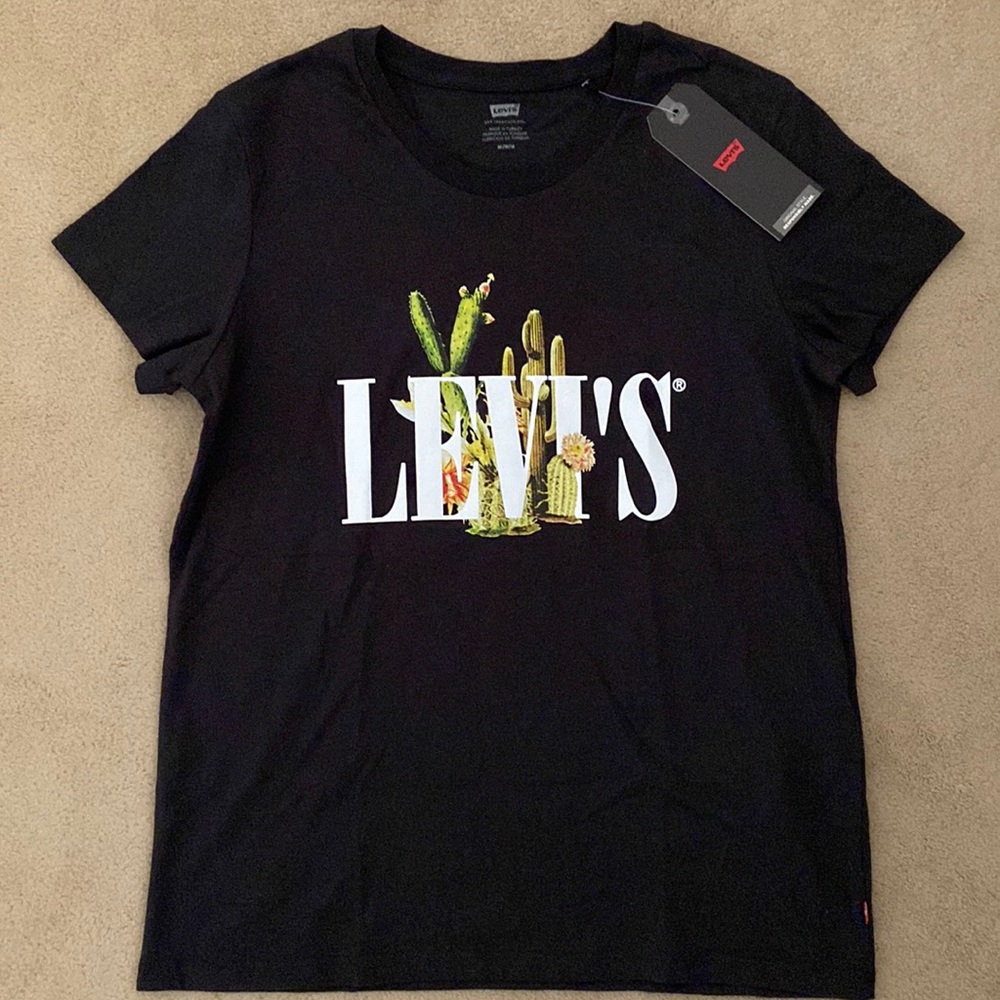 BNWT Black Levi’s T-shirt